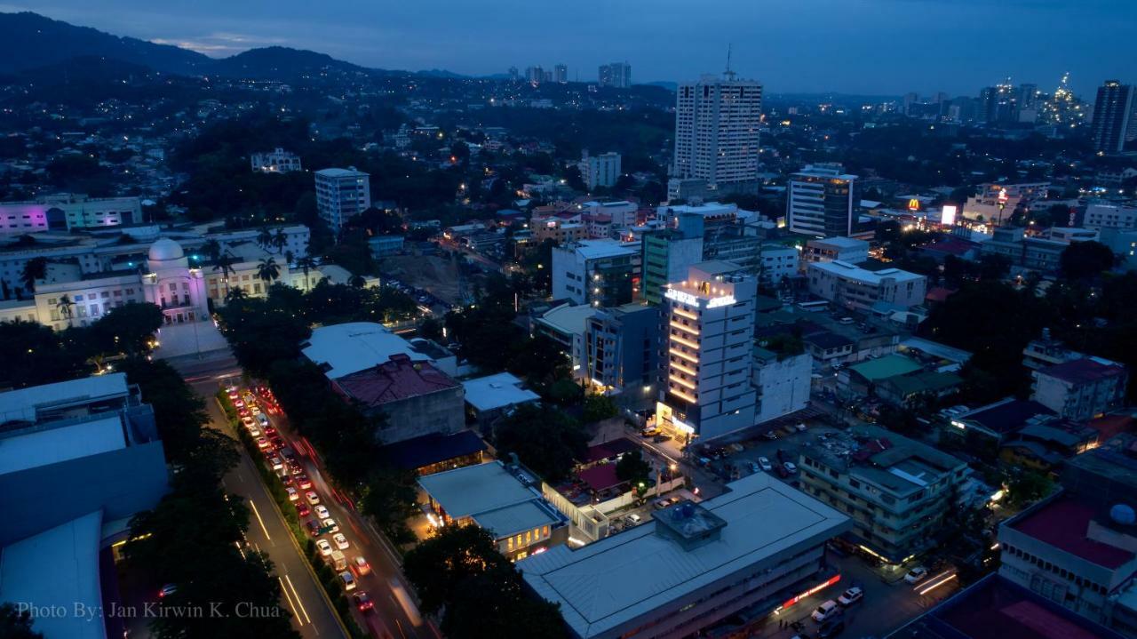 Griffin Hotel And Suites Cebu Exterior photo